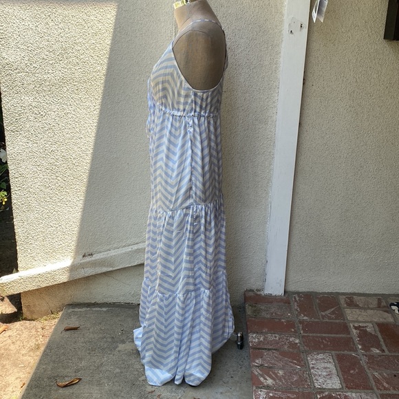 ASOS gorgeous long dress. So pretty and flattering from Bloomingdale’s - Picture 5 of 13